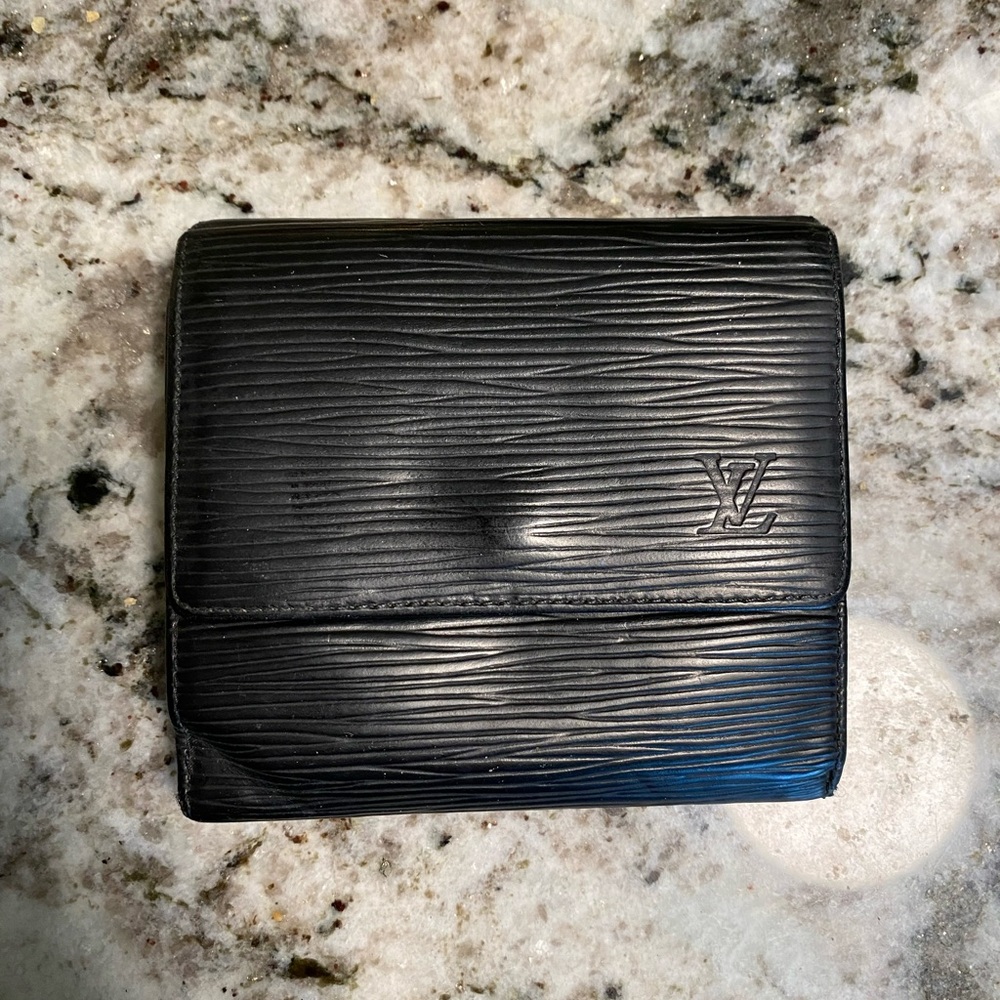 Louis Vuitton Authentic Epi Leather Black Bifold Purse Wallet Auth LV